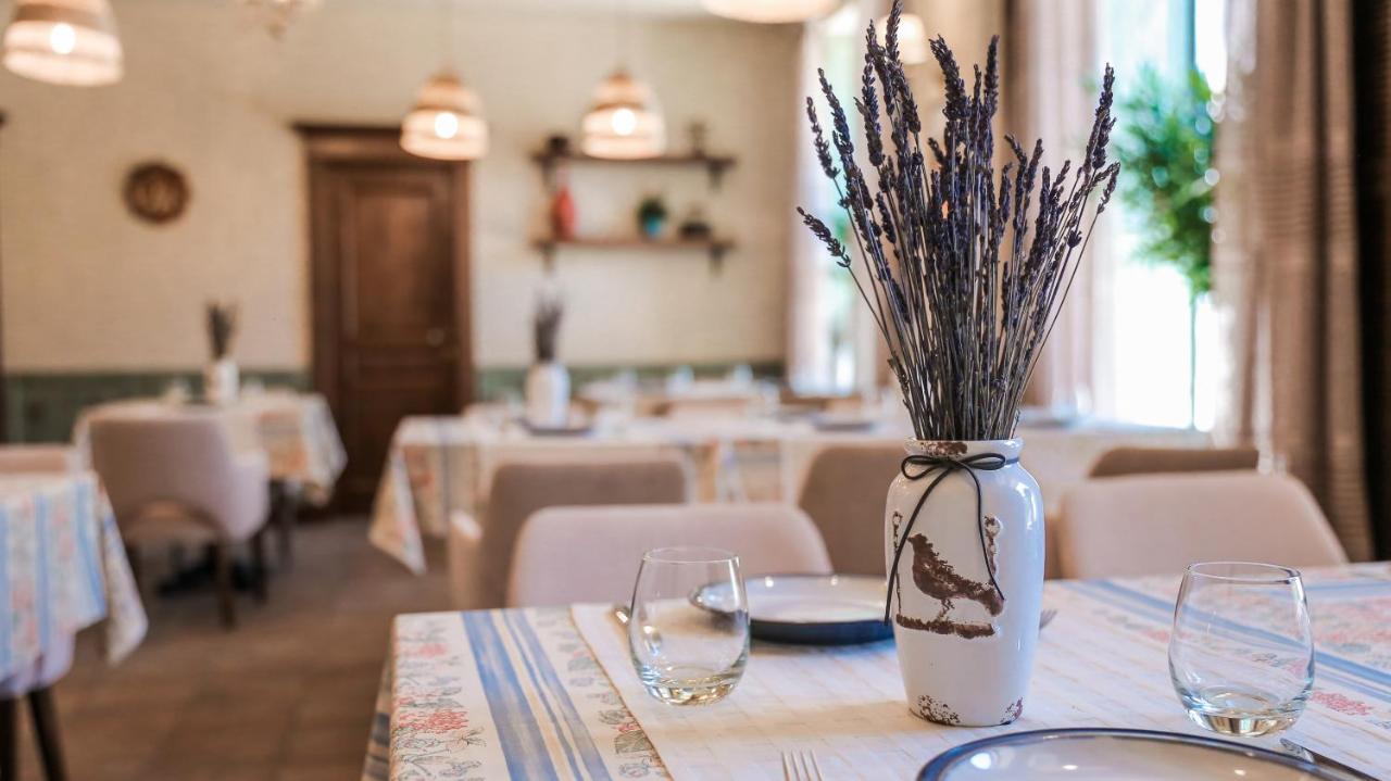 7 Boutique Hotel Ustʼ-Kamenogorsk 外观 照片