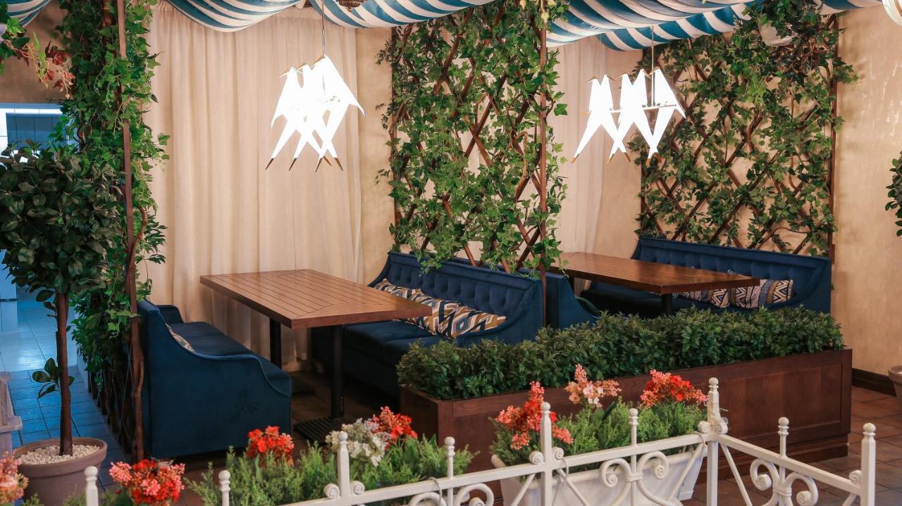 7 Boutique Hotel Ustʼ-Kamenogorsk 外观 照片